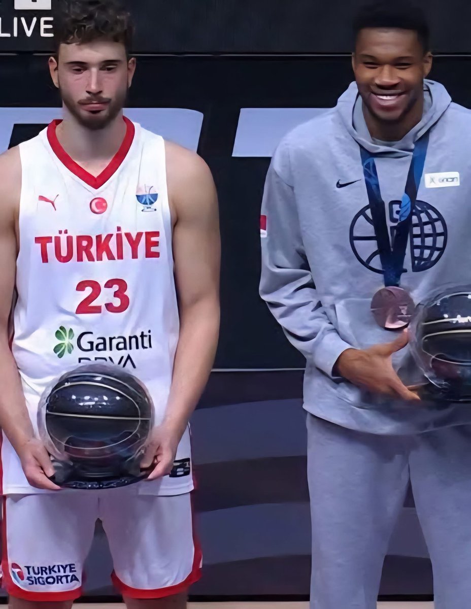 Panas_GR's tweet photo. •1 × NBA-Cup-Champ: 2024
•1 × NBA Cup MVP: 2024
•1 × NBA-Champ: 2021
•1 × NBA Finals MVP: 2021
•2 × NBA Most Valuable Player (MVP): 2019, 2020
 and one fan https://t.co/bMFopbgIs7