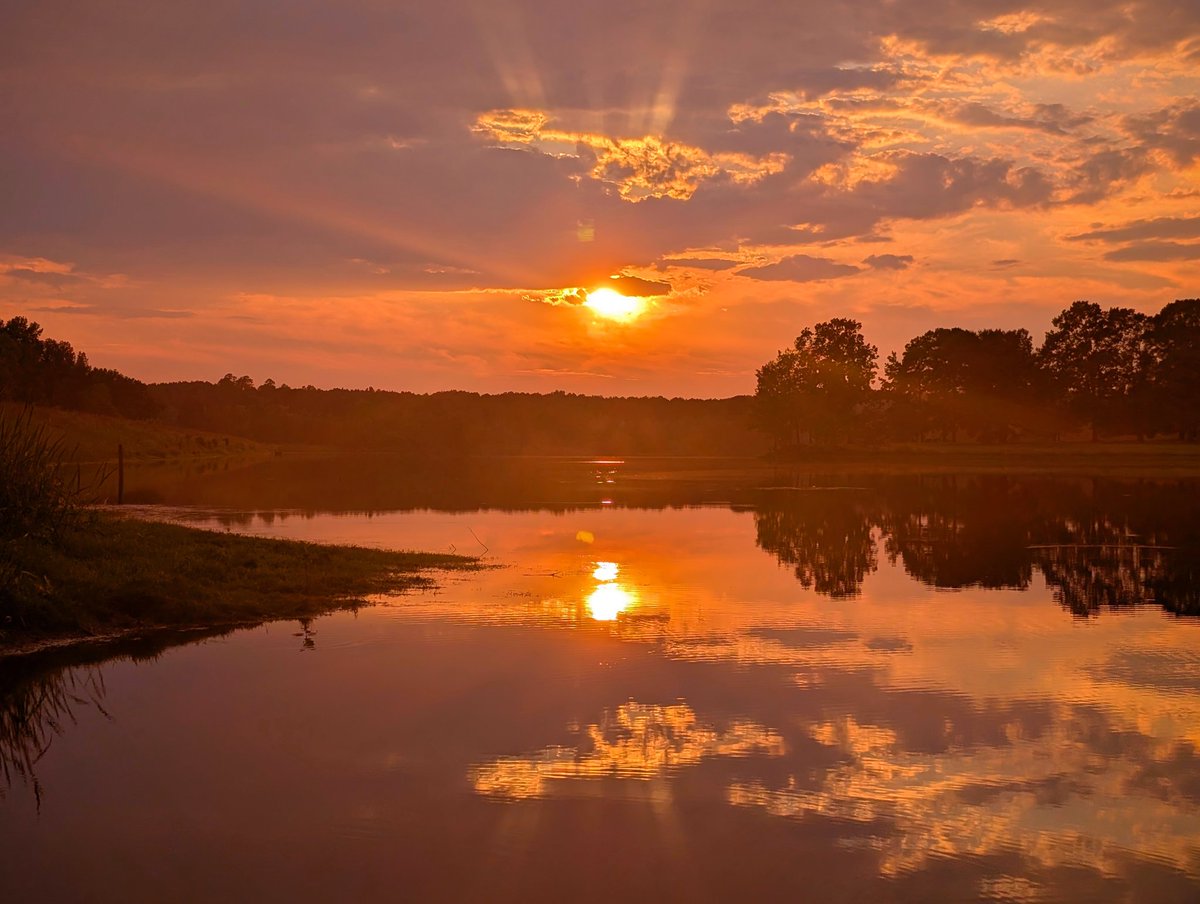JohnWChambers1's tweet photo. It's these amazing moments at locations you would never know about that are hidden away that really makes taking time for a sunset mean something.  It was beautiful.  And to the ones I love I wish you were here to see this with me.   This moment puts things into perspective. https://t.co/pyDp5S3skh