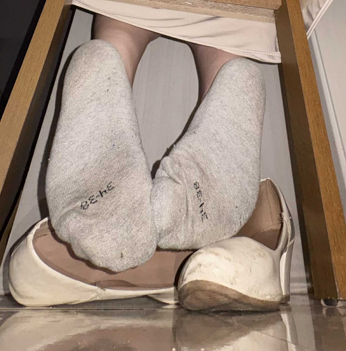 FemaleMacro's tweet image. i just got back from my office but i need to fill out the new week's plan, so keep sucking my sweaty sock tiny slave i worked 9 hours today with them the smell is so strong, you can find your dinner inside later with a lot of toejam and dead skin from your goddess!

#sizetwitter