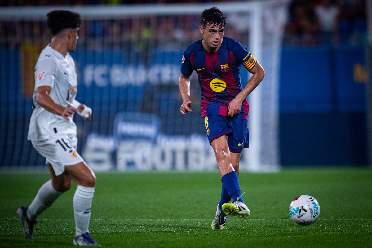 FCBarcelona_es's tweet photo. ¡VUELVE MARC!

↑🟢 Bernal
↓🔴 Pedri

#BarçaValencia https://t.co/S9qgW4NTz5