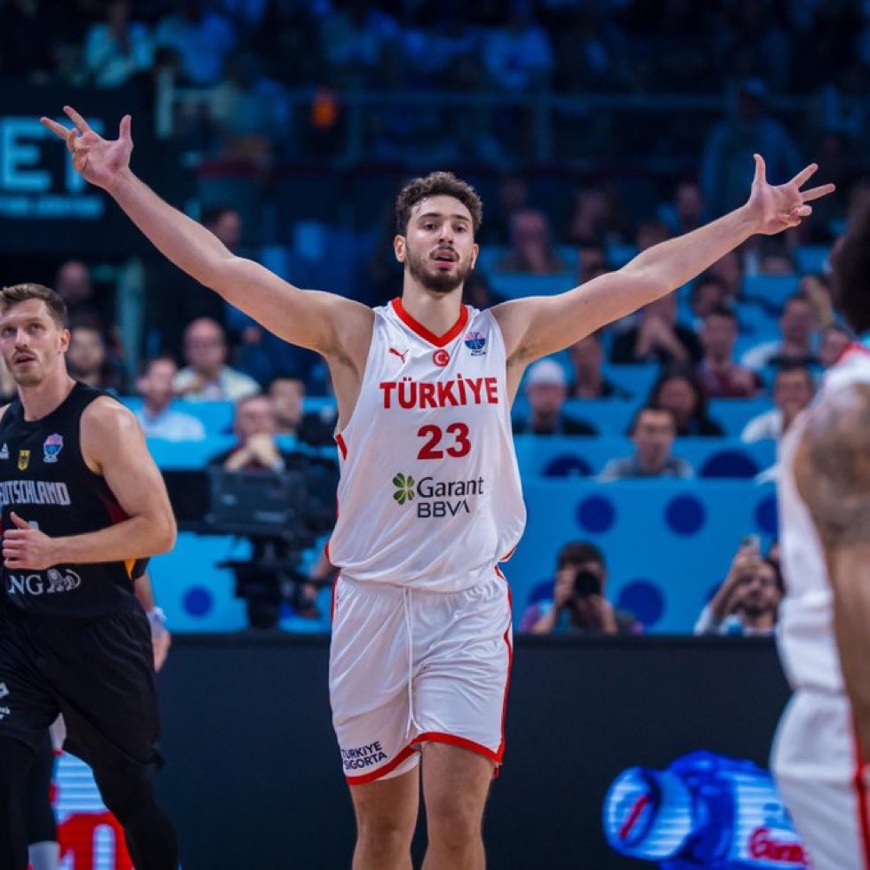 Alperen Şengün, EuroBasket turnuvasında en iyi 5'e seçildi.