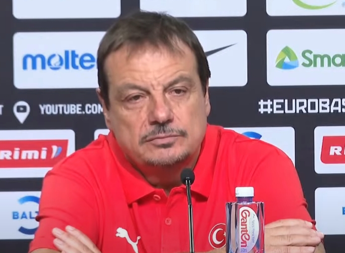 Ergin Ataman: "Çok üzgünüm. Ben kaybettiğim zaman hiçbir zaman pozitif şeyler söylemem. Ben kaybettim, pozitif şeyler çıkaramam."