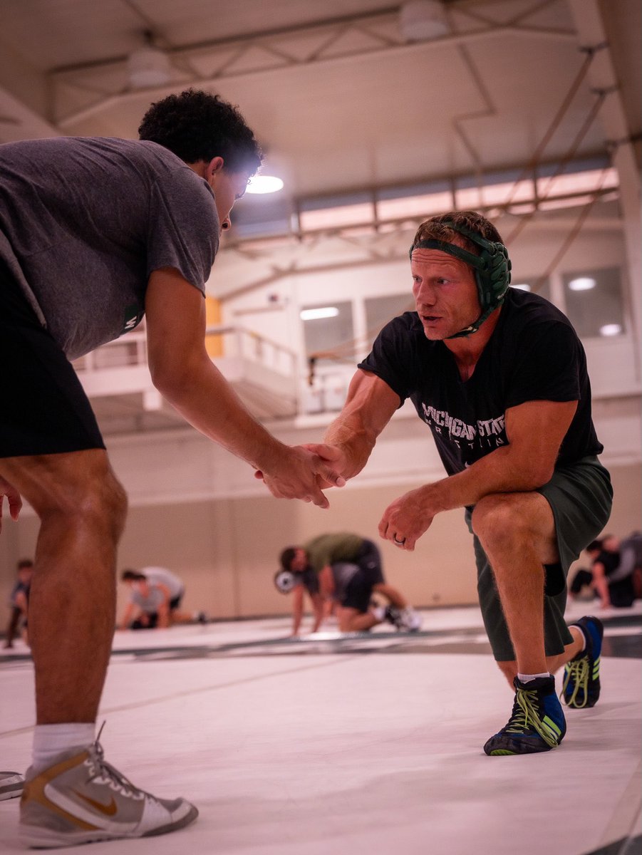 MSU_Wrestling's tweet image. Some familiar faces made a return this weekend! Huge thanks to all our amazing alumni who came back to visit!

#GoGreen