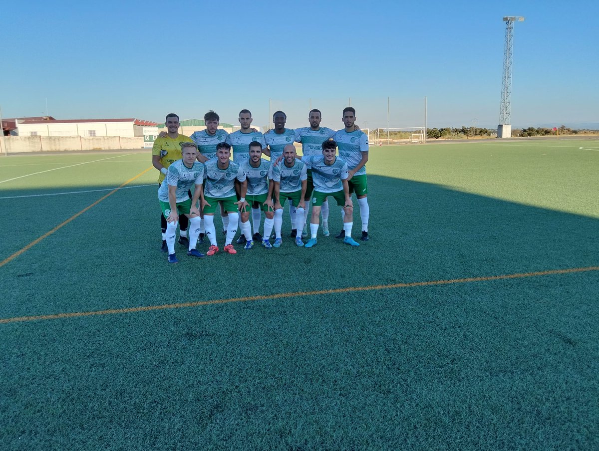 𝐅𝐈𝐍𝐀𝐋 1-2
Lo intentamos de todas las maneras, tuvimos muchas oportunidades pero el fútbol a veces es injusto.
Esto sólo acaba de comenzar.
Felicitar al <a href="/arroyo_cp/">Arroyo Club Polideportivo 💙</a> y desearles un viaje de regreso.
Gracias a nuestra afición que nos animó hasta el último segundo. #SomosChinato