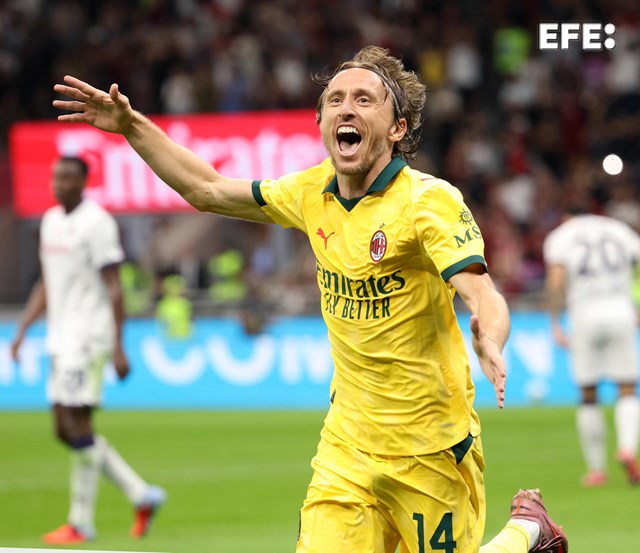 EFEdeportes's tweet photo. Modric es infinito

El croata, recién cumplidos 40 años, volvió a marcar la diferencia; primer gol como 'rossonero'. 

🇮🇹 Milan 1-0 Bolonia 

#SerieA https://t.co/kqdJiqIVd5