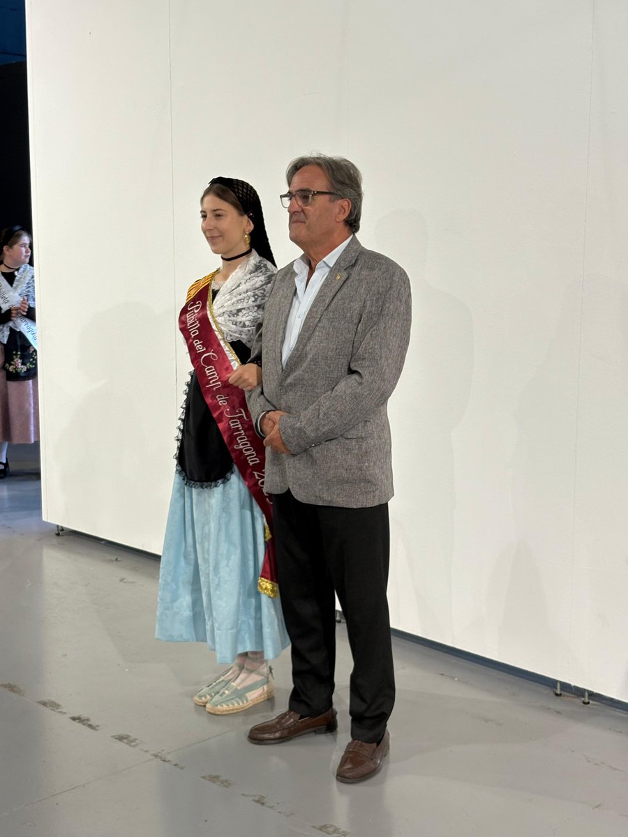 Un any més escollint l'hereu i la pubilla de #tarragona. El conseller <a href="/Pep_Manresa/">Pep Manresa</a> ha pogut comprovar en persona l'elecció d'aquest 2025.
Una tradició ben nostrada que volem que a la nostra ciutat també sigui referent de país.
Enhorabona als escollits.

#ElCordeTarragona💛