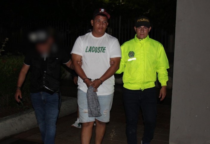 Una de las tres personas judicializadas, aceptó los cargos. según el ente acusador, cada una de los tres tenía una misión en este caso de fleteo que terminó con la muerte de un fiscal oriundo de #Florencia, #Caquetá 

.<a href="/FiscaliaCol/">Fiscalía Colombia</a> 

caquetaaldia.com/judicializan-s…