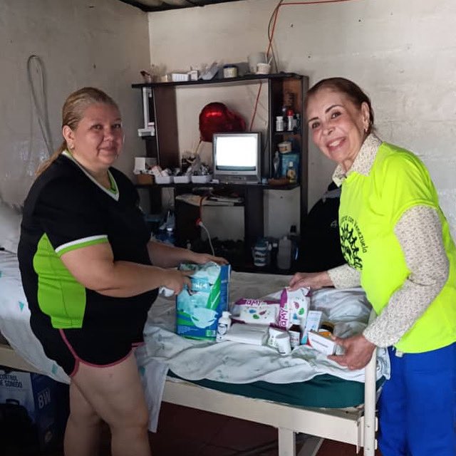 Gracias a Dios, la Sra: Lilibeth Molina Peña, madre de Aldo Javier Rondón, recibió los medicamentos e insumos para su tratamiento.

#sitodosayudamosseránmenoslosquesufren 

🙏🏻✌🏻🇻🇪