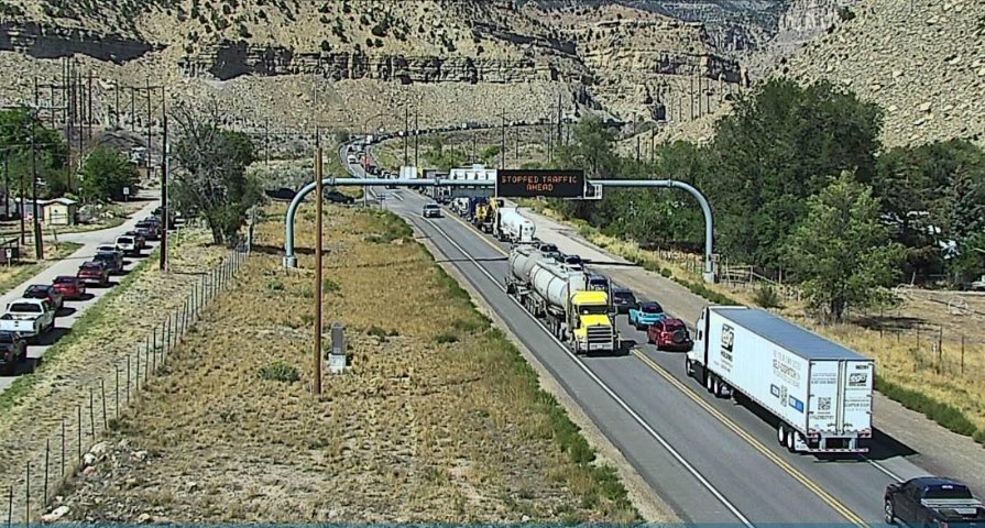 SLCScanner's tweet image. ⚠️#TrafficAlert⚠️#CastleGate US-6 is #Closed due to a #RockSlide that is impacting the roadway. Eastbound traffic is #Closed at #CastleGate. Westbound is #Closed in #Helper.