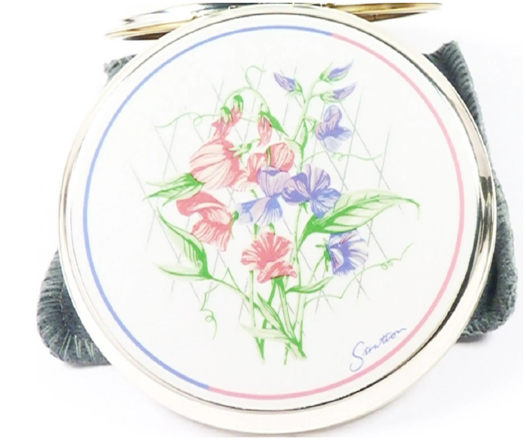 Vintagecompacts's tweet photo. https://t.co/qf5Gg45V5F #FloralFashion #vintage #vintagefind #compact #strattoncompact #powdercompact #gifts #giftforher #daughtergift #momgift https://t.co/eQb5zJ5DHX