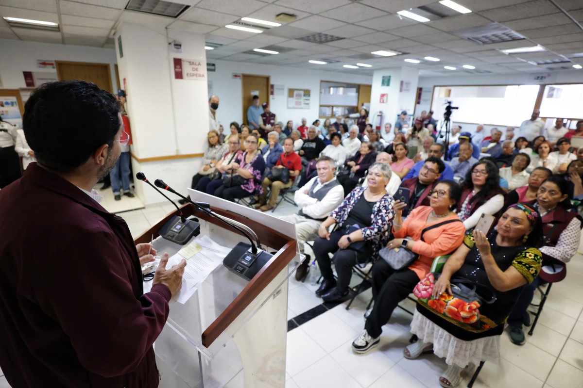 martibatres's tweet image. Hoy llegamos a visitar la Clínica de Medicina Familiar “Naucalpan” del @ISSSTE_mx. Con el programa “La Clínica es Nuestra” pudieron cambiar equipamiento para ahora tener el de la más alta tecnología. Ahora cuentan con:
 
- Radiovisógrafos
- Desfibrilador
- Equipo Hemoglobina…