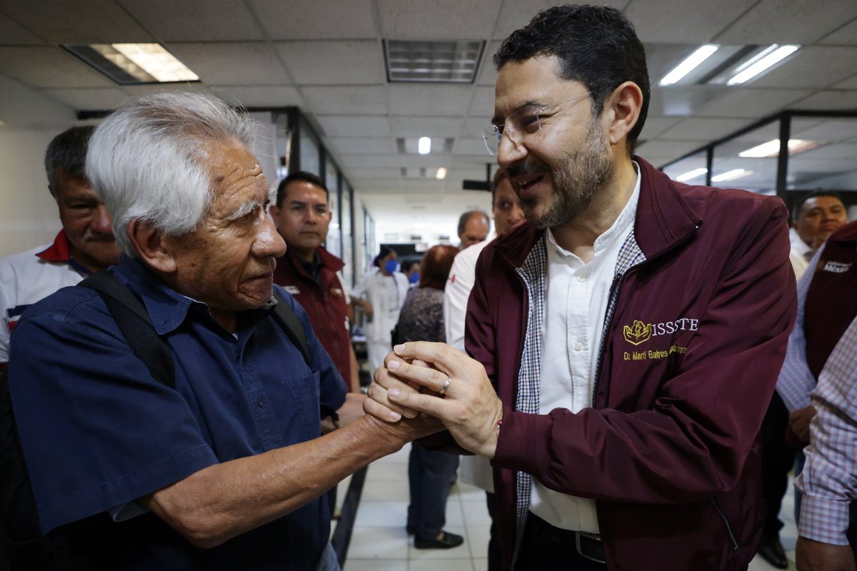 martibatres's tweet image. Hoy llegamos a visitar la Clínica de Medicina Familiar “Naucalpan” del @ISSSTE_mx. Con el programa “La Clínica es Nuestra” pudieron cambiar equipamiento para ahora tener el de la más alta tecnología. Ahora cuentan con:
 
- Radiovisógrafos
- Desfibrilador
- Equipo Hemoglobina…
