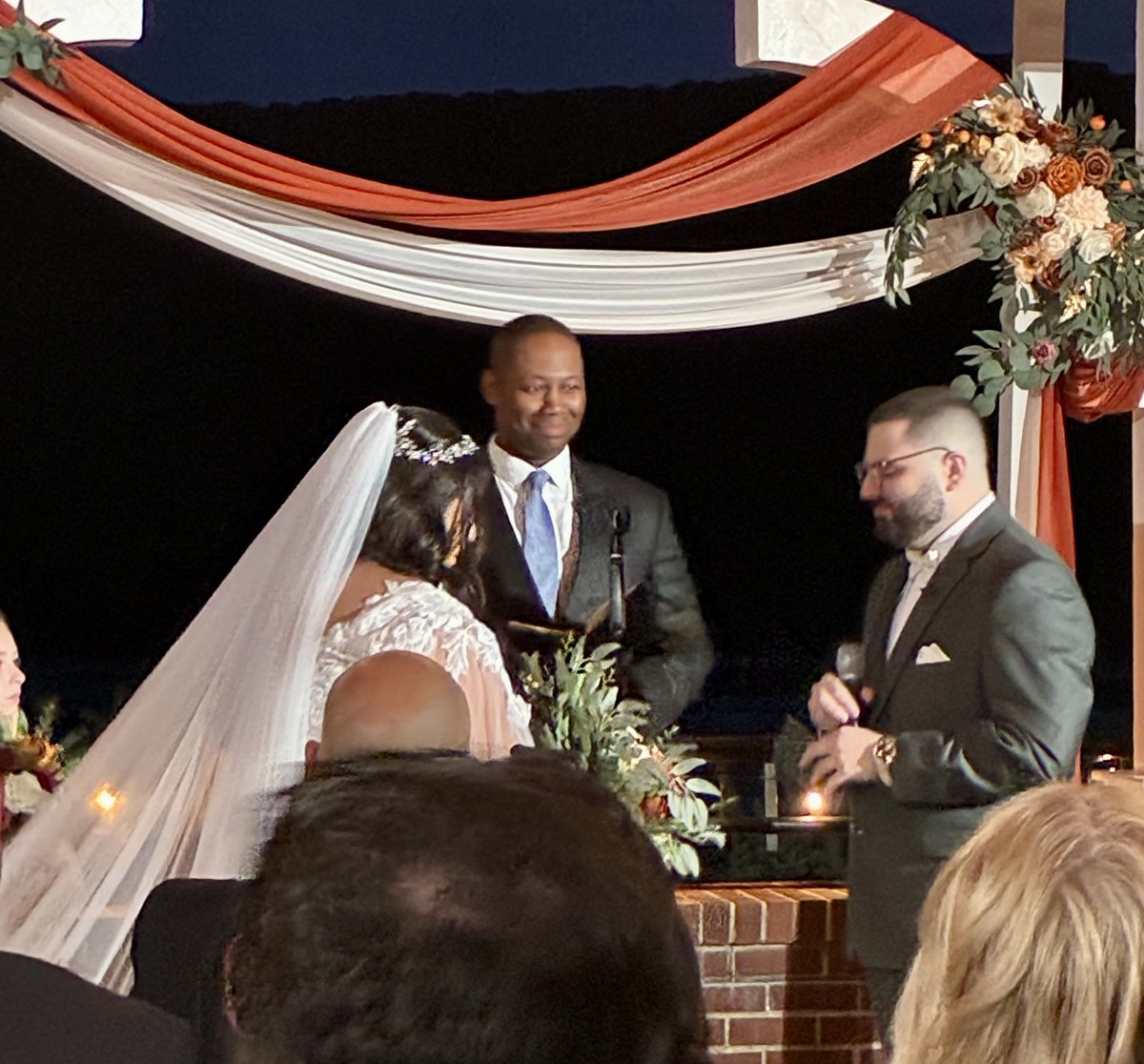 DominicTV's tweet photo. Look at that beautiful bride 👰✨
Congrats Gina & Matthew! 💍 A wonderful time had by all Saturday night at your stunning wedding at the lovely Grandview in Poughkeepsie. 🥂❤️ Thanks for holding it down for all my social media, Gina.
#GinaAndMatthew #MorenziWedding #Grandview #PoughkeepsieNY #HudsonValleyWedding #SeptemberWedding #WeddingCelebration #DominicCarter