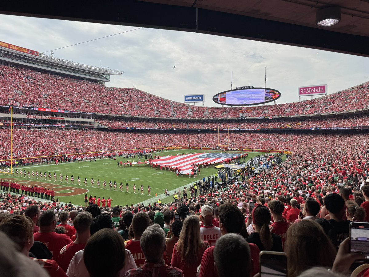 Taking in the Chiefs vs Eagles game at Arrowhead with Dino Cervantes!  Trying to fit in, don’t worry I still am a Cowboys fan!!!!!😂😂 ⭐️