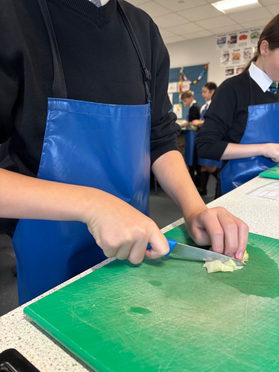StBensHFT's tweet photo. S1 pupils practising their ‘claw’ and ‘bridge’ positions in HFT. Excellent knife safety shown by our young people of @stbenedictsren https://t.co/c1ryAbOCio