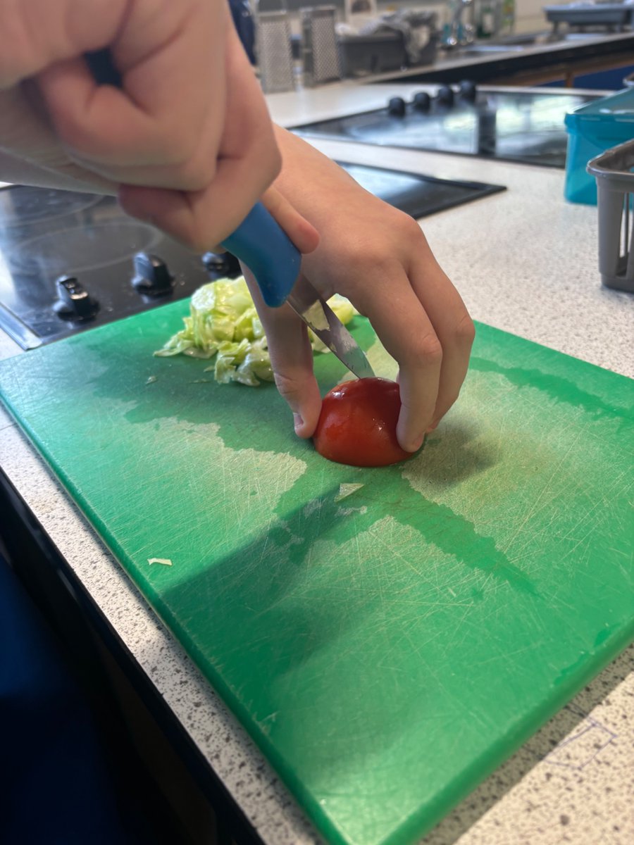 StBensHFT's tweet photo. S1 pupils practising their ‘claw’ and ‘bridge’ positions in HFT. Excellent knife safety shown by our young people of @stbenedictsren https://t.co/c1ryAbOCio