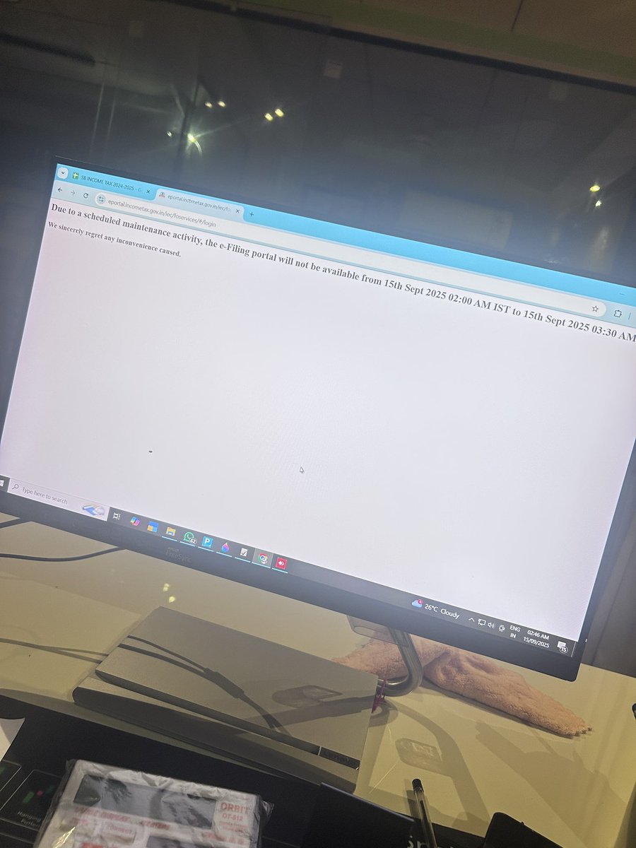 legendsam007's tweet photo. "Dear @FinMinIndia, ITR filing portal downtime on the last day (15 Sept) is unfair to honest taxpayers. Kindly extend the deadline. #IncomeTax #ITRDueDate" @FinMinIndia @nsitharaman https://t.co/B4G53ZIaM0
