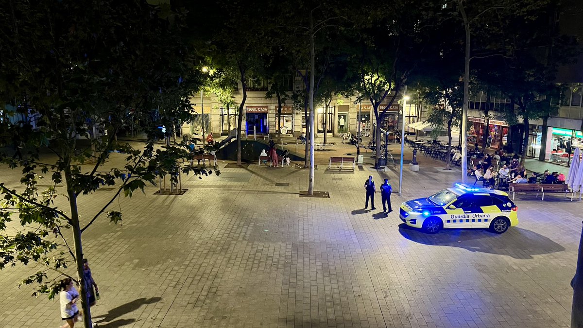 Gràcies, <a href="/GUBBarcelona/">Guàrdia Urbana Barcelona</a>! 
Gràcies de part de molts, molts, molts veïns i veïnes per fer valdre el civisme i la seguretat a #RondaSantAntoni, i per lluitar amb nosaltres a favor de la convivència i el dret al descans. 
Gràcies!