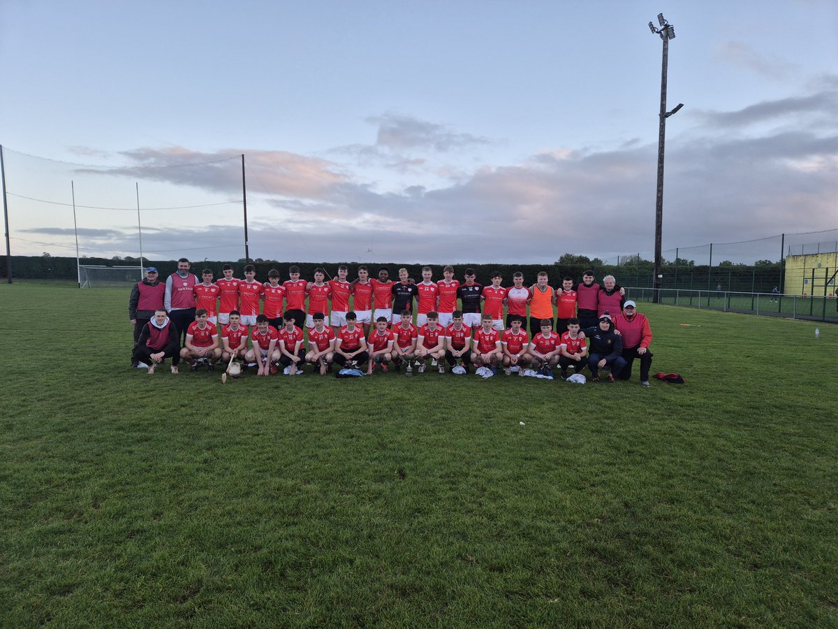 MidTipp_Coiste's tweet image. The Mid U17A Final was held in Templetuohy this evening.   Congratulations to Dúrlas Óg who were crowned U17A champions. 

Man of the Match Ciaran OMahony collected the award from sponsor Michelle McKelvey. 

Captain Aaron Darmody collected the cup from Chairman John Fahey.