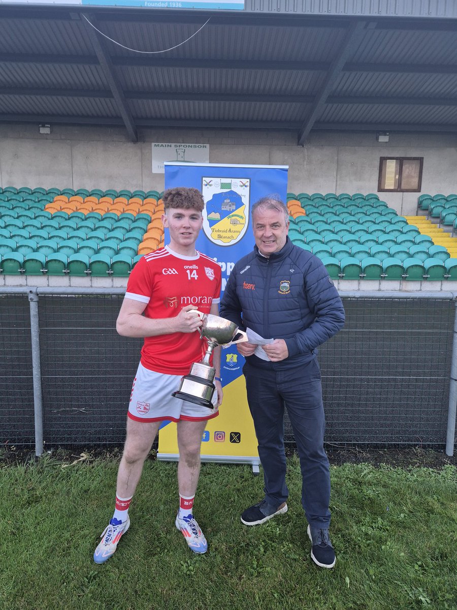 MidTipp_Coiste's tweet image. The Mid U17A Final was held in Templetuohy this evening.   Congratulations to Dúrlas Óg who were crowned U17A champions. 

Man of the Match Ciaran OMahony collected the award from sponsor Michelle McKelvey. 

Captain Aaron Darmody collected the cup from Chairman John Fahey.