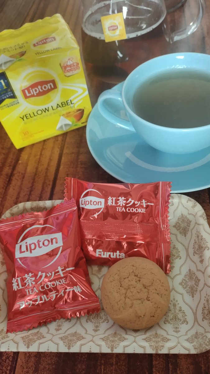 tea_camp_yt's tweet photo. 朝紅茶。
Lipton YELLOWLABEL&アップルティークッキー。
ようやく休みだ。
#木漏れ日のお茶会
#茶好連
#Lipton
#Furuta
#YELLOWLABEL
#紅茶クッキー
#アップルティー
#紅茶を嗜む https://t.co/nQLRIpJWj0