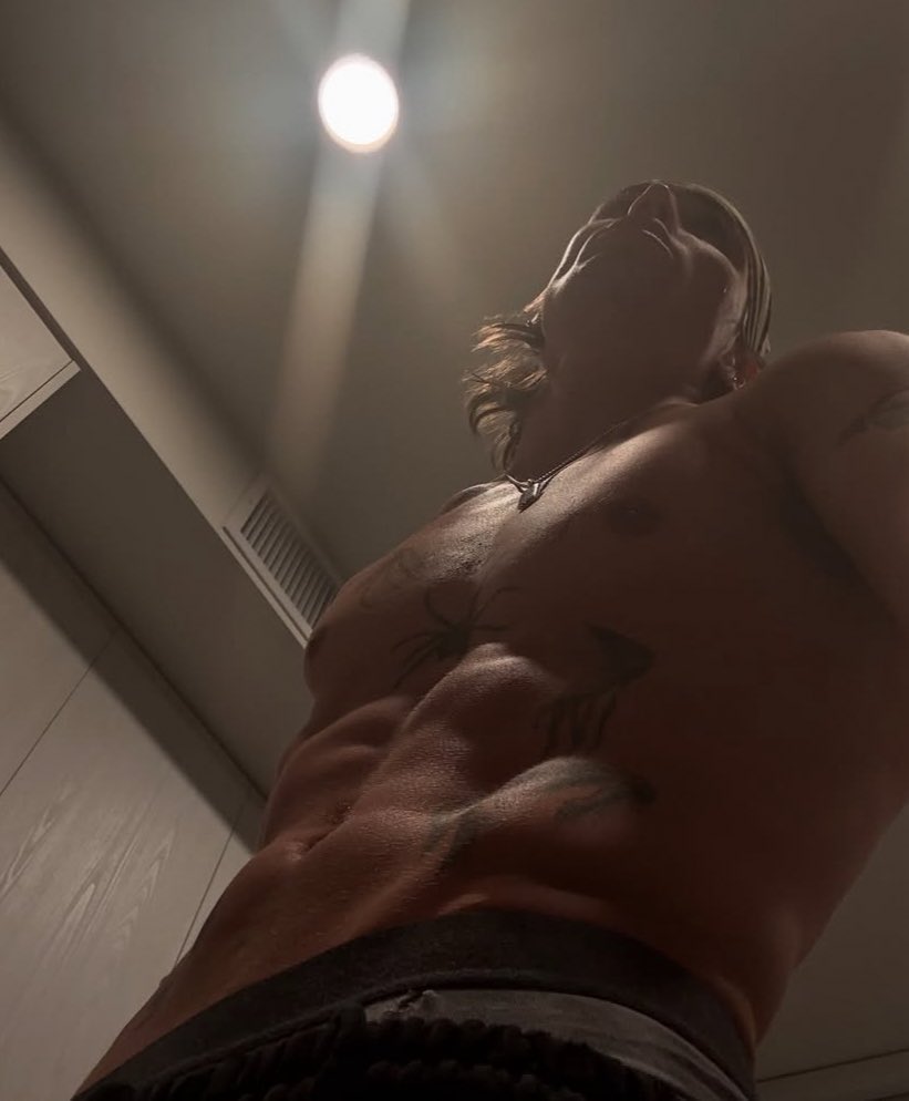 jockforced's tweet image. The view your boyfriend gets.