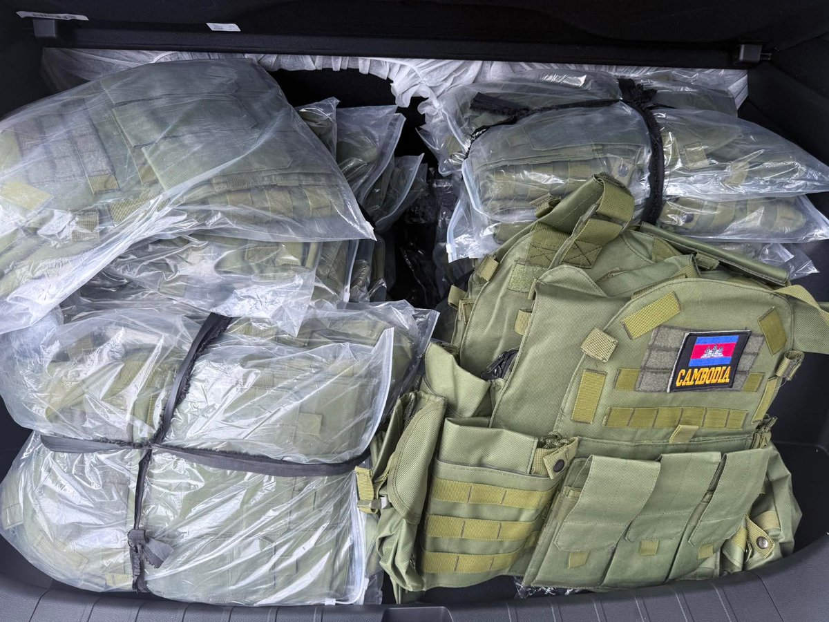 #Cambodia 🇰🇭

[THREAD]

As mentioned by <a href="/AnnQuann/">Lee Ann Quann</a> Royal Cambodian Army (RCA) units at the Thai-Cambodian Border have started receiving large amounts of locally-made plate carriers.

All of these are donations that are funded via crowd-funding without any Gov. involvement.

/1