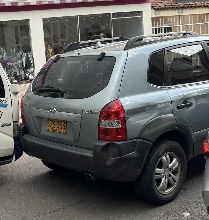 jflafaurie's tweet photo. Urgente. Acaba de ser hurtada la Hyundai Tucson BZS056 en la Calle 137a carrera 58a cualquier apoyo comunicarse con ⁦@lilianalonso⁩ ⁦@PoliciaColombia⁩ ⁦@PoliciaBogota⁩ 

Agradecemos toda información. https://t.co/Pd9Ehl5Nsx