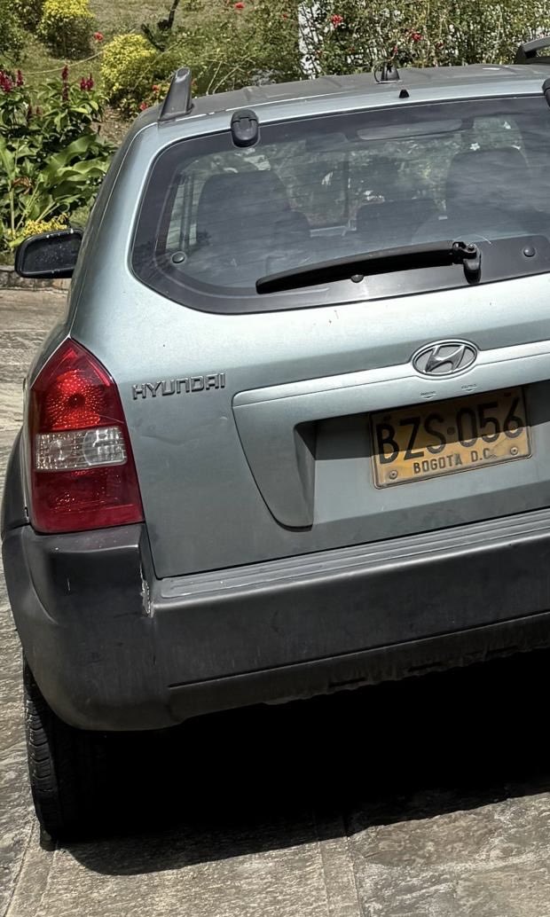 Urgente. Acaba de ser hurtada la Hyundai Tucson BZS056 en la Calle 137a carrera 58a cualquier apoyo comunicarse con ⁦<a href="/lilianalonso/">Lilianalonso</a>⁩ ⁦<a href="/PoliciaColombia/">Policía de Colombia</a>⁩ ⁦<a href="/PoliciaBogota/">Policía Metropolitana de Bogotá</a>⁩ 

Agradecemos toda información.