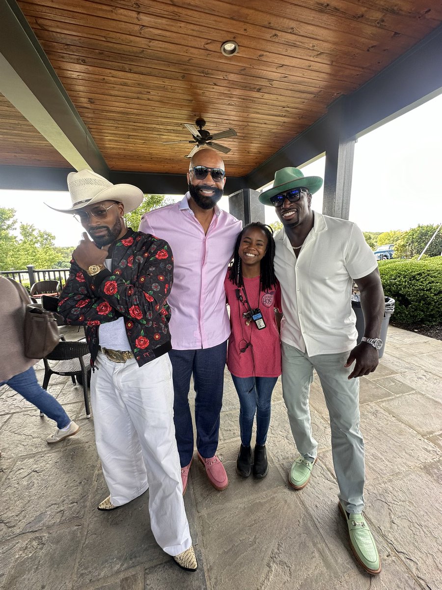 anikky_g's tweet photo. Tune into Kings Court tonight for the final episode!
I had so much fun being Holly and Rodney’s PA!
#KingsCourt #BravoTV #SetLife #SetPA https://t.co/nFjp6GHF1a