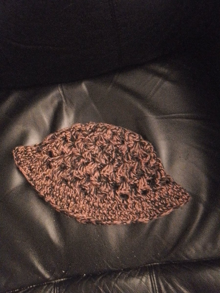 TimeOutLinz's tweet image. Autumn bucket hat crocheted today...
Hat season is here and I'm all over it tbf.