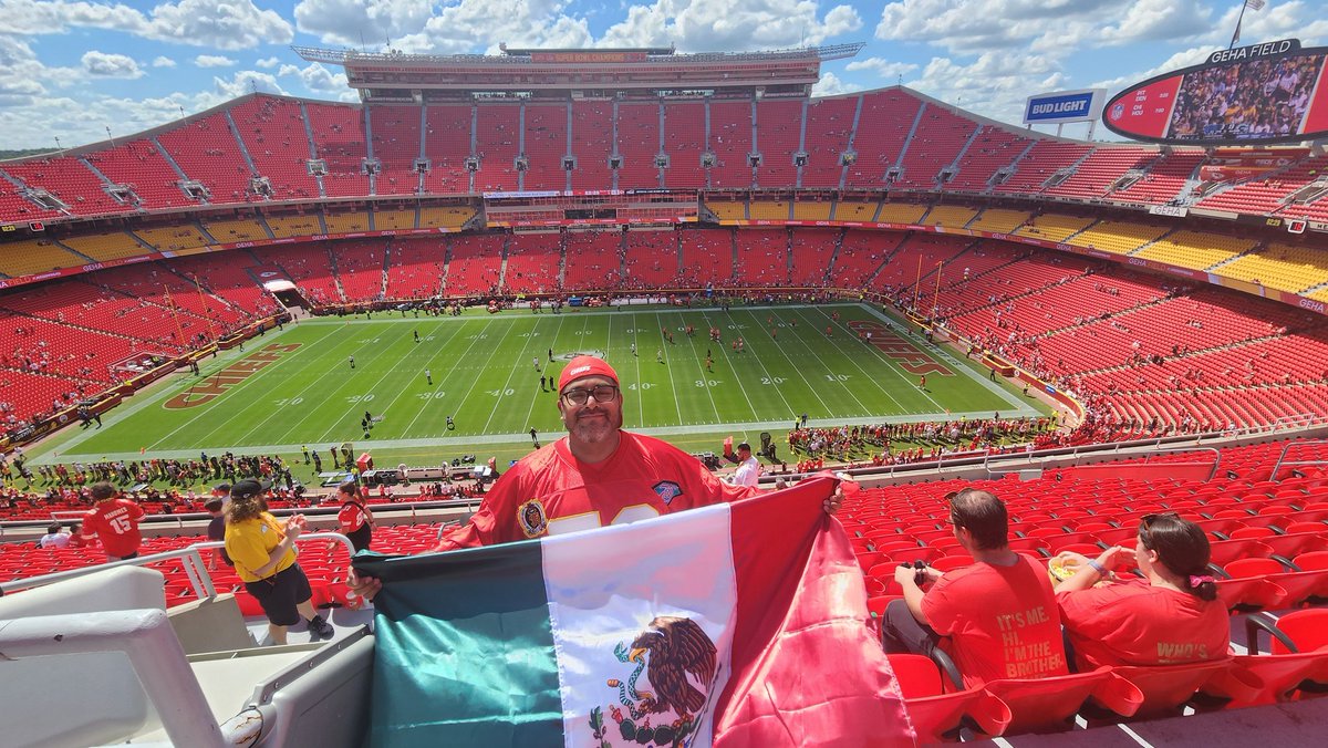 henry2376's tweet photo. @FOXImpactoNFL Hace 1 año cumpliendo mi sueño de ver a mi equipo https://t.co/owb09Md2Ld