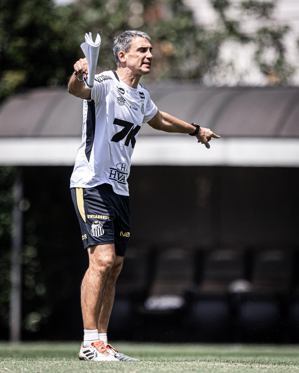 Técnico bom faz os jogadores crescerem. Cleber Xavier fez vários bons jogadores sumirem. 

Vojvoda já deixa uma primeira impressão muito boa. 

Vamos pra cima!