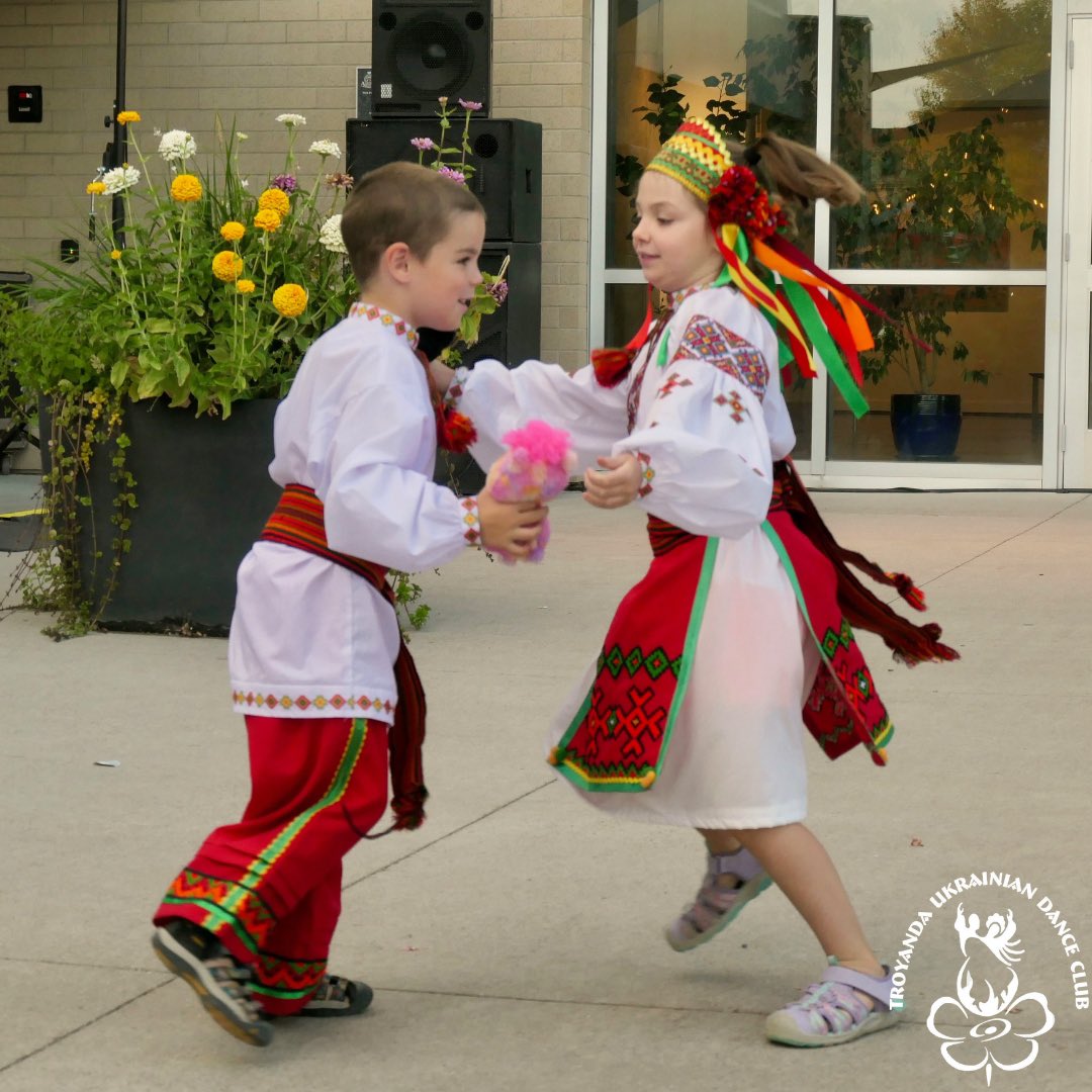 Troyanda_Leth's tweet photo. We had a great time sharing the art of Ukrainian Dance at Casa's Rotary Square in Lethbridge on Friday.
What a great way to celebrate #AlbertaCultureDays. Thank you to Allied Arts Council of Lethbridge for inviting us!
#Lethbridge #YQL #UkrainianDance #ABculturedays https://t.co/gSjeV4ZXzB