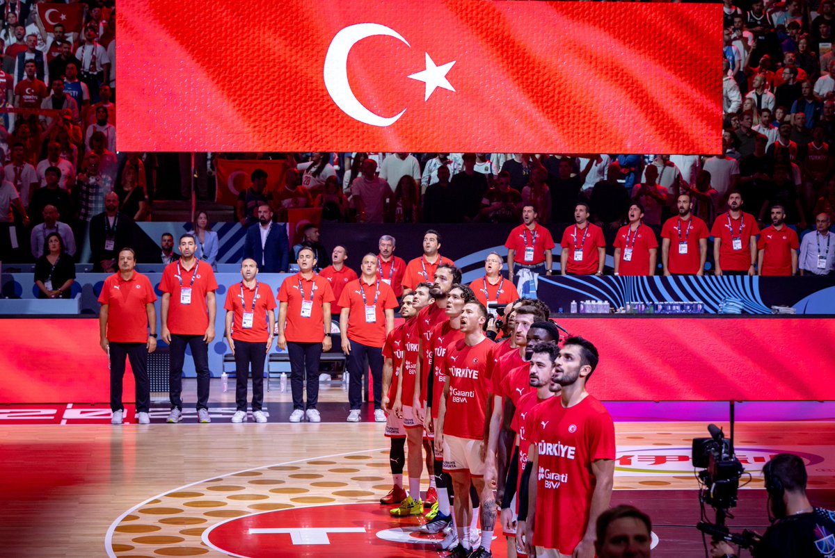 #12DevAdam efsanesini yeniden ayağa kaldıran herkese sonsuz teşekkür ediyorum.

Letonya sokaklarında, dünyanın dört bir yanından gelen vatandaşlarımızın ilgisi ve tutkusu konuşuluyordu.

Takımıyla, taraftarıyla Türk olmanın ne büyük gurur olduğunu bugün bir kez daha yaşadım.🇹🇷