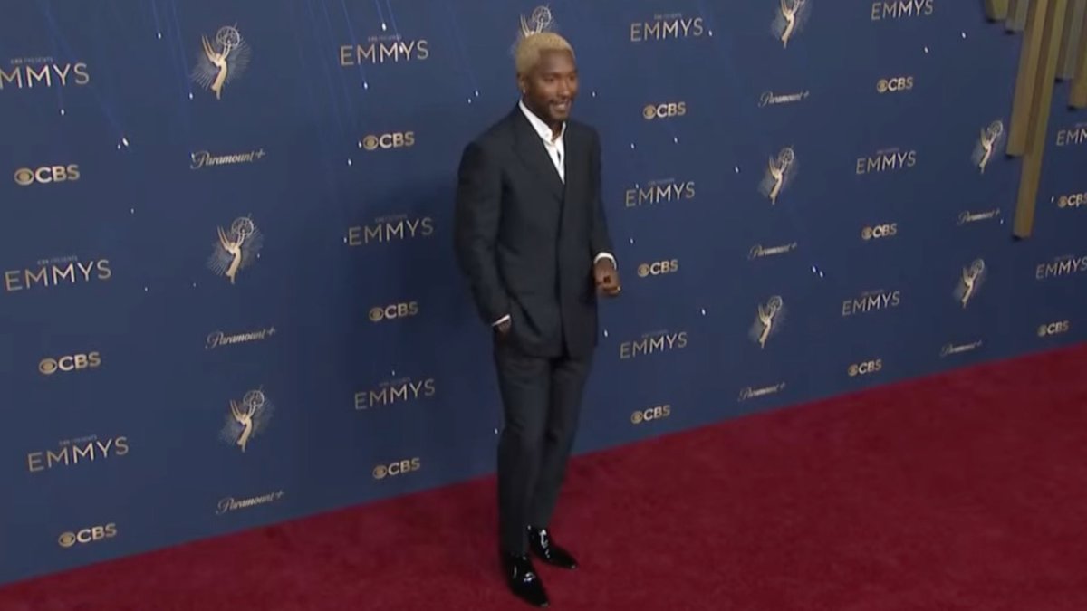 Emmys 2025 red carpet is out and stars arriving for the big show LIVE wp.me/p4BB8h-1wJb will #adolescence be among the award winners #Awards #entertainment #ynuktv