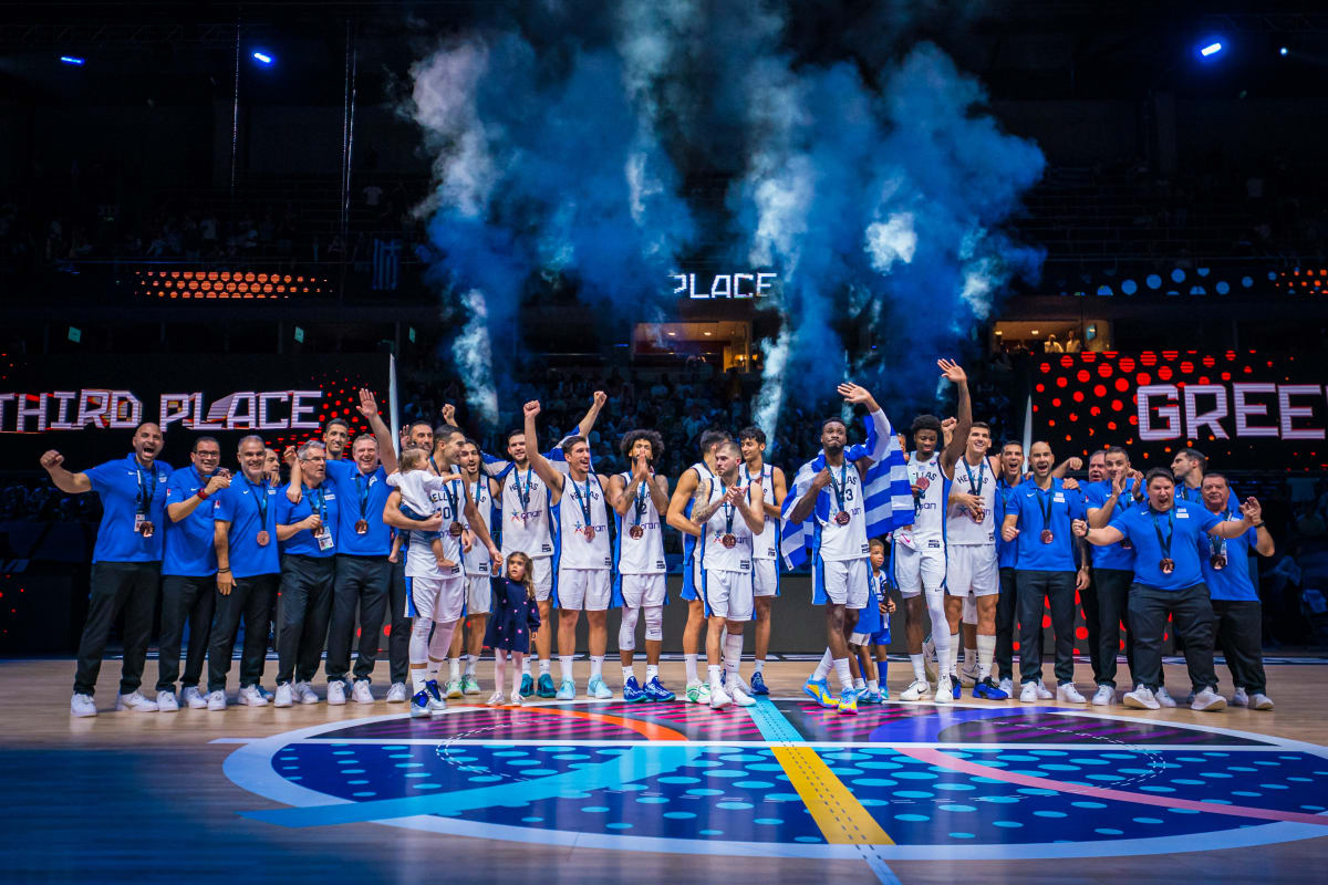 🇬🇷 Η ΕΛΛΑΔΑ ΣΤΟ ΒΑΘΡΟ ΜΕΤΑ ΑΠΟ 16 ΧΡΟΝΙΑ!
Συγχαρητήρια στην Εθνική Μπάσκετ για την κατάκτηση του χάλκινου μεταλλίου στο Ευρωμπάσκετ 2025.
#EUROBASKET #NationalTeam