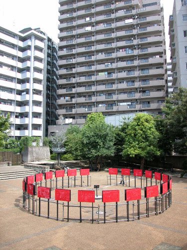 rojimachi_Art's tweet photo. 路地まちアートランブル 
作家紹介３

■ 石川 雷太 / Ishikawa Raita
https://t.co/9VC6YaSpkF
https://t.co/M9WxJQf2An
■会場：大島毛織

『石川雷太』の作品は〈希望の実験室〉である。
未来を豊かにするのも殺すのも、すべての私たちの想像力にかかっている。
ツナミと原発と言葉と戦争の時代にて https://t.co/sBnJmaGGeW