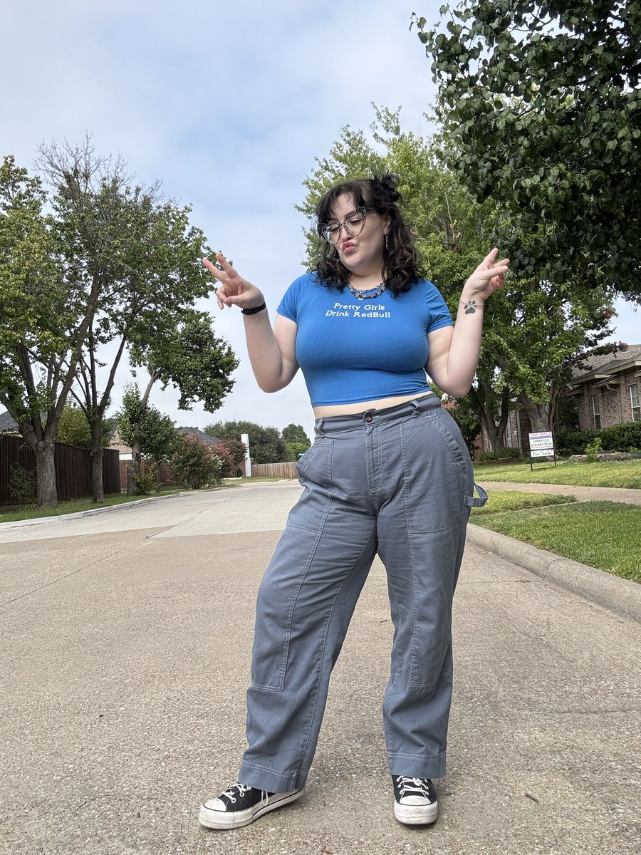 Hey it’s me, Allie I disappeared for a while. But I’m back bitches! 😂😂