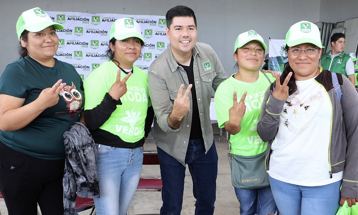 natale_jimmy's tweet photo. Bonito Domingo ☀️ en #GeneralFelipeÁngeles📍reforzando nuestra #CampañaDeAfiliación. 🪪✌🏻  Muchas gracias a mi estimado amigo Presidente Municipal #VERDE, Javier Vera 🤝🏻, por su apoyo. 😁 Juntos seguimos pintando 🫟 un futuro más #VERDE. 🔋✅ https://t.co/KsrjMeCsFj