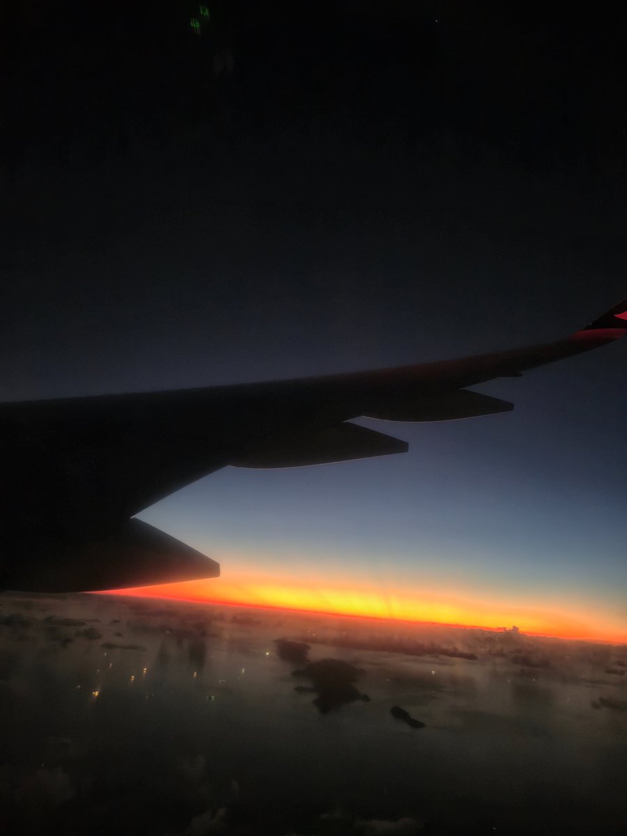 SeloAstral's tweet photo. Day 1: Hong Kong + Narita. Exhausting day of 30~ hours of traveling and no sleep. But we finally made it :) https://t.co/P7JSIEOvtn