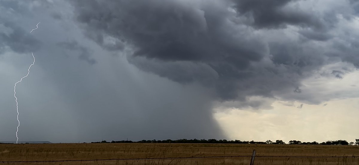 Storm near Merkel, TX 4:40pm #txwx 

<a href="/TxStormChasers/">Texas Storm Chasers ⚡</a> <a href="/NWSSanAngelo/">NWSSanAngelo</a> <a href="/WxFanaticCC/">Chad Casey</a> <a href="/atxwxgirl/">atxwxgirl</a> <a href="/AustinBurkeswx/">Austin Burkes ⛈️</a> <a href="/AnnHd04/">Ann</a> <a href="/SusanaAguayo12/">Susana Harbert</a>  <a href="/mejenwalton/">Jen Walton</a> <a href="/Clint_wx/">Clint Hendricks IV</a> <a href="/davis_wx/">davis_wx</a> <a href="/LoneStar_WX/">LoneStar Storm Chasers</a> <a href="/TheWXStore/">🌪️ The WX Store🌪️</a> <a href="/rabbit_stew_/">Rabbit_Is_Good_Rabbit_Is_Wise</a> <a href="/312Will/">Will Leverett</a> <a href="/michaelwx6/">michael_wx_</a> <a href="/DFWStormChasing/">DFWStormChasers</a> <a href="/JohnRichTX/">JR©</a> <a href="/SirlinJohn/">John Sirlin</a> <a href="/MikeOlbinski/">Mike Olbinski</a>