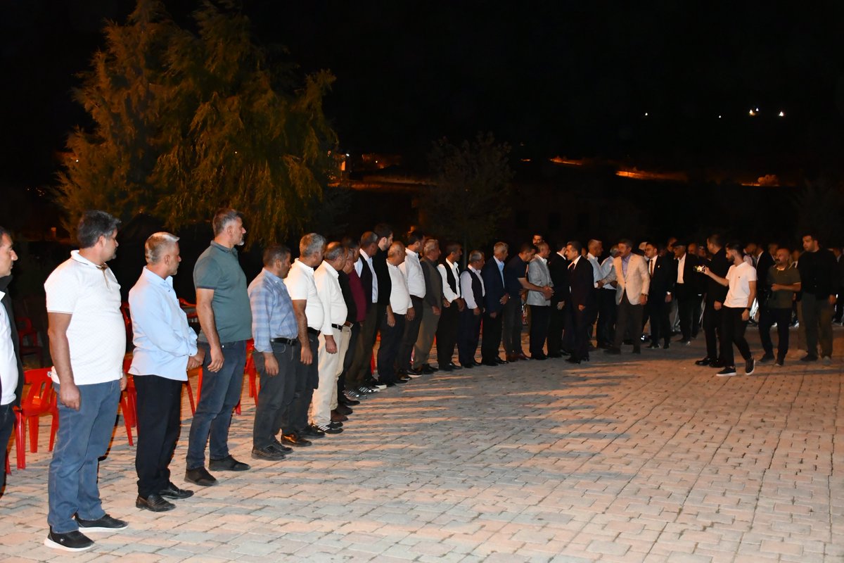 TatarArslan's tweet image. 📍Şırnak / Geçitboyu

Valimiz Sayın Birol Ekici ve Vali Yardımcımız Sayın Murat Çiçek ile birlikte;

Geçitboyu Köyü Muhtarımız Sayın Şemsettin Zeyrek’in ev sahipliğinde kıymetli vatandaşlarımız ile bir araya geldik.

Misafirperverliği için kıymetli Muhtarımıza ve hemşehrilerimize…