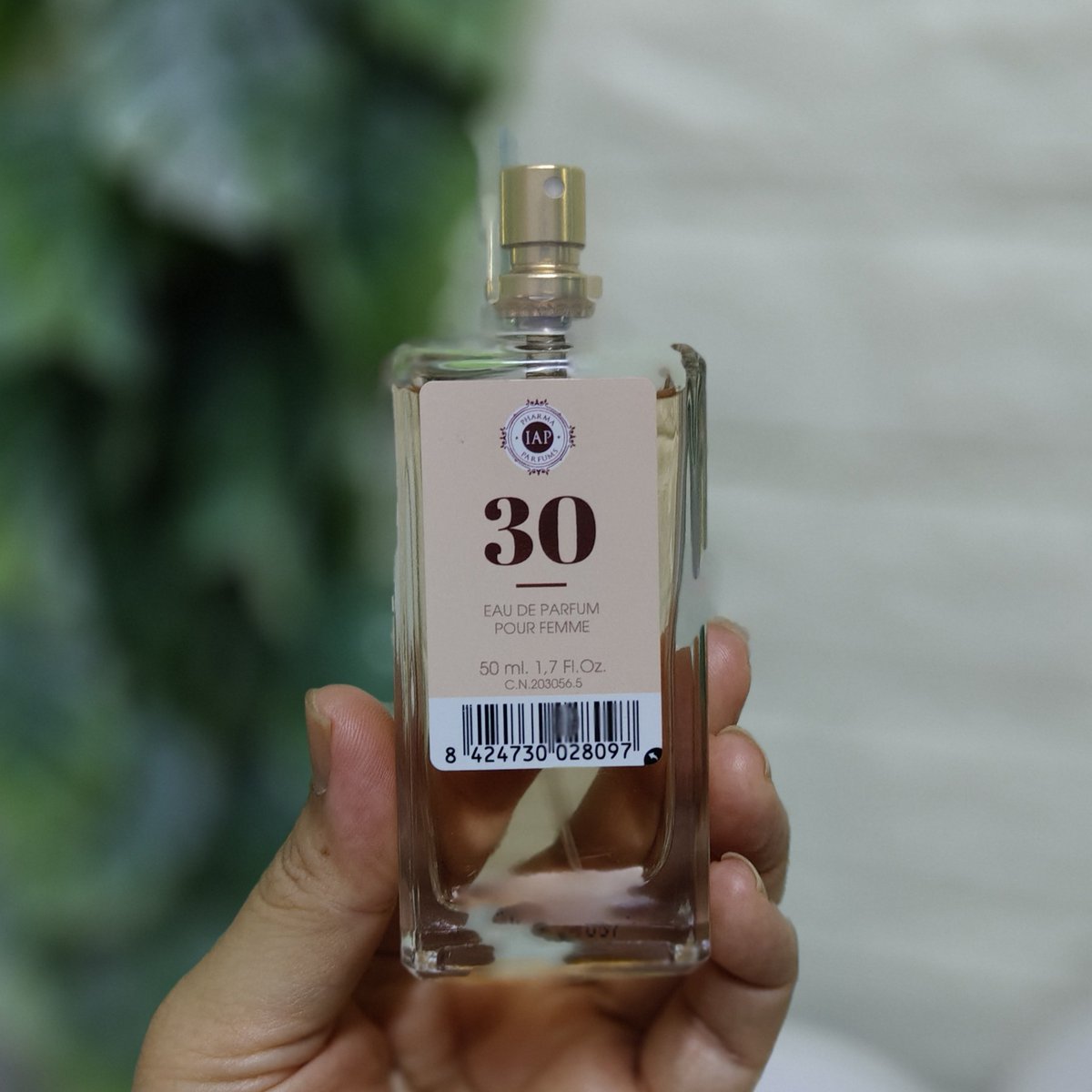 Pernah terfikir nak bau macam jenama high-end tapi bajet tak koyak? 😍 IAP No.30 Eau de Parfum dari Spain, tested &amp; tahan sampai 10 jam 🔥 Sesuai untuk hijabista, urban lifestyle &amp; Gen Z trend lovers ✨ Jangan tunggu, grab kat sini 👉s.shopee.com.my/9fBVYnbKuu