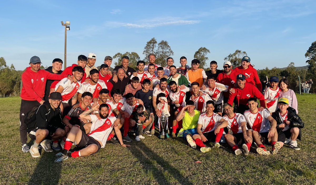 ¡𝗟𝗼𝘀 𝗴𝘂𝗲𝗿𝗿𝗲𝗿𝗼𝘀 𝗱𝗲𝗹 𝗯𝗼𝘀𝗾𝘂𝗲 𝗰𝗮𝗺𝗽𝗲𝗼𝗻𝗲𝘀 𝗱𝗲𝗹 𝗮𝗽𝗲𝗿𝘁𝘂𝗿𝗮! ⚪️🔴⚪️ 

Gracias a todos los que nos acompañaron hoy!! Este logro es de todos!! 
Resultado de la tarde de hoy frente a Rampla Jrs 
Primera 
✅Piriapolis 1-1 Rampla Jrs 
⚽️Federico Ramos