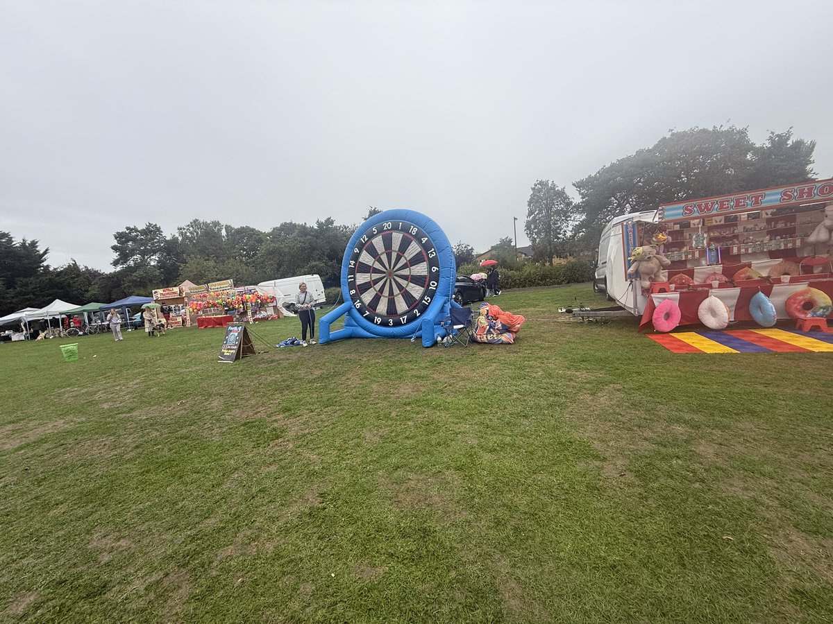 hiteshkkaria's tweet image. Despite the rain, a great turnout at  #Roxyfest today. Local residents enjoyed various offerings from stalls, a great dog 🐕 show &amp;amp; live music 🎹🎸
My thanks to volunteers, sponsors @ElliotLeeAgent #Pinner, friends of @roxbourne for organising a great local #PinnerSouth event!