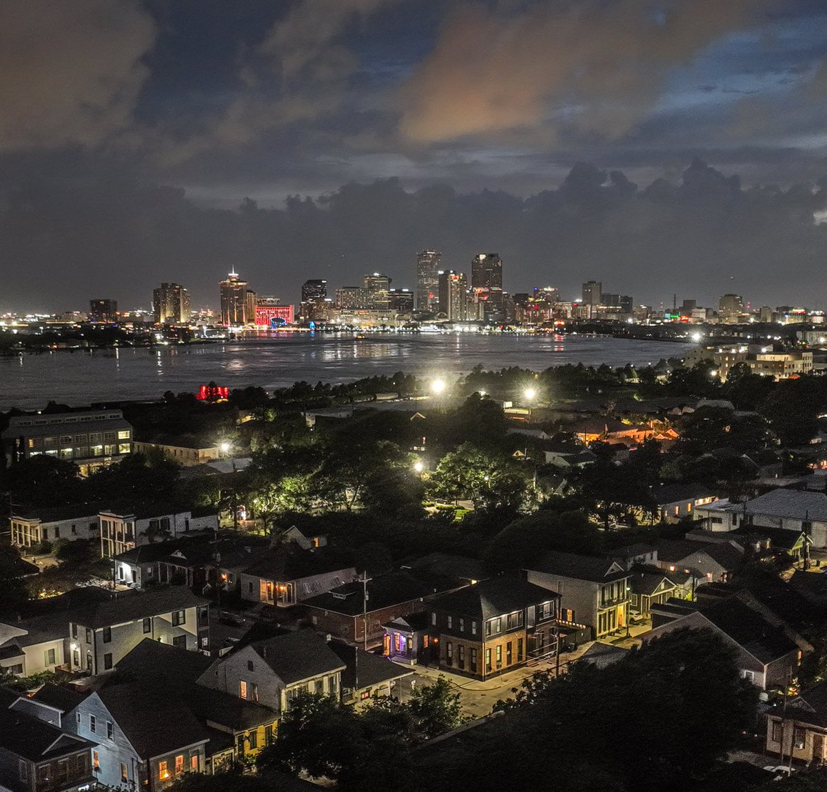 Night arrives in the Bywater, New Orleans