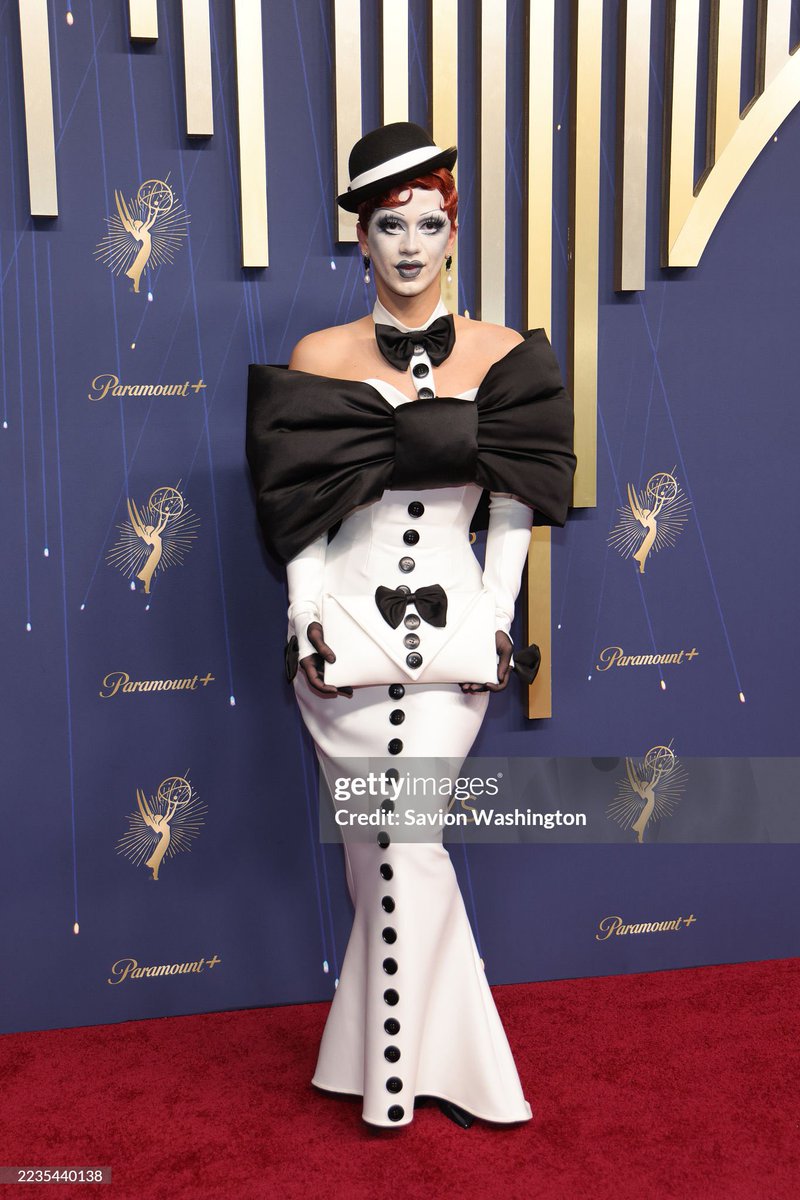 🚨Suzie Toot no tapete vermelho do #Emmys