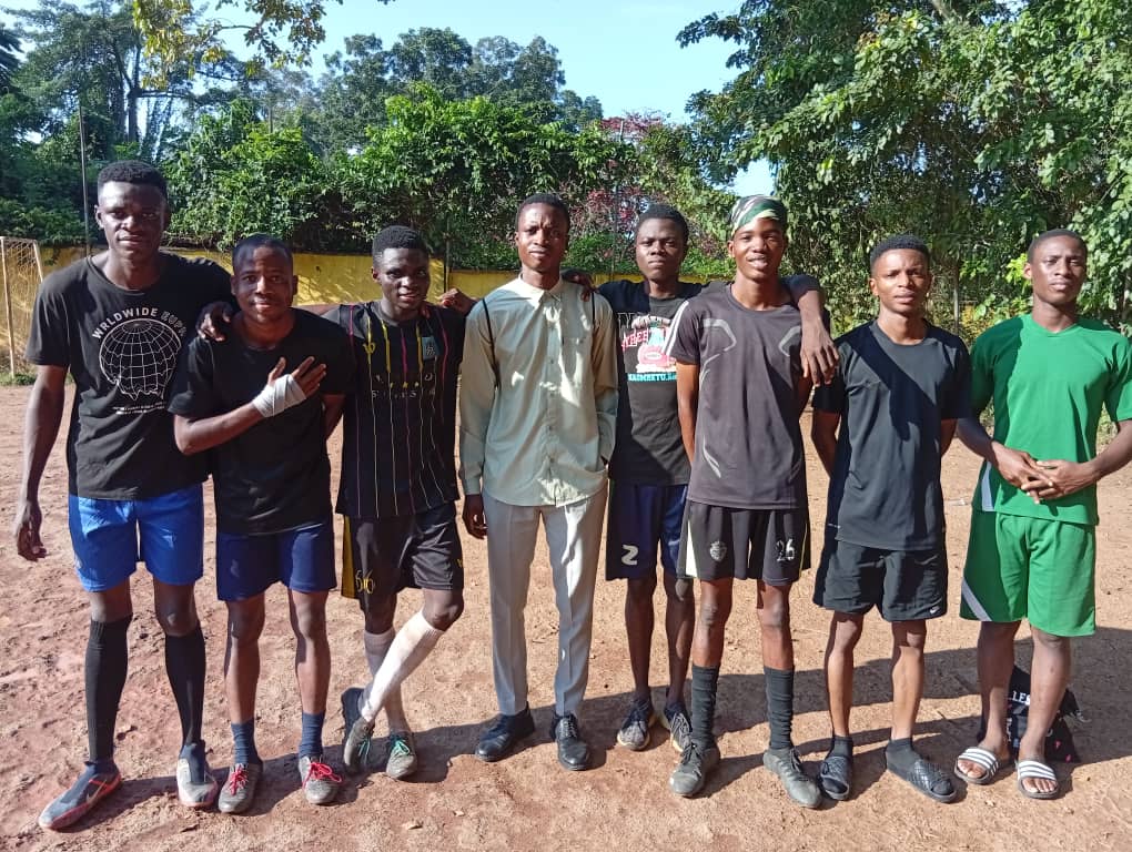 naoss_ui's tweet photo. Earlier today The National Association of Osun State Students (NAOSS) UI Chapter played a friendly match against the Ondo State Association in a Five aside with.
The match ended 5-3 in favour of the Ondo association. 

TEAM BENEVOLENCE https://t.co/nxPGhwLKSa