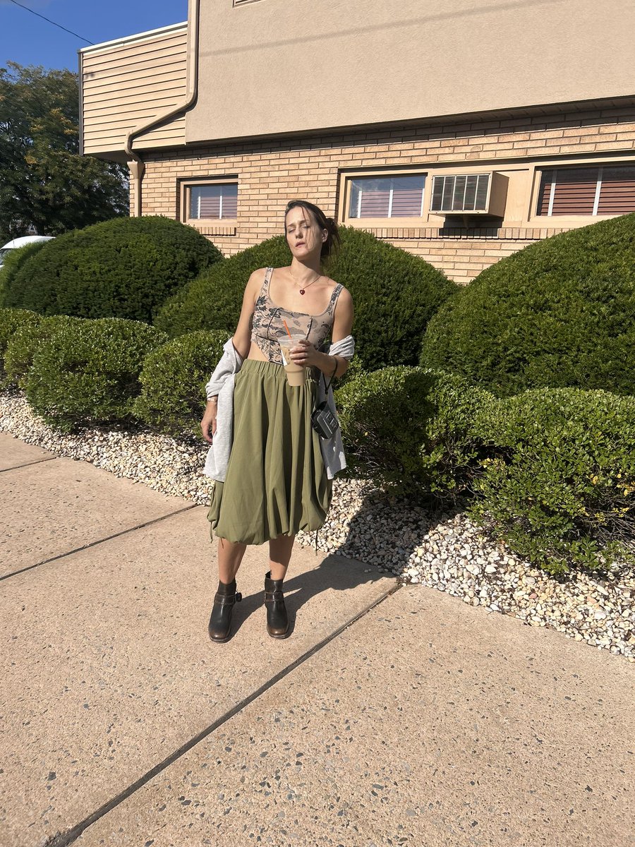 Micheleohno's tweet photo. Coffee run ootd https://t.co/615acmdc1s